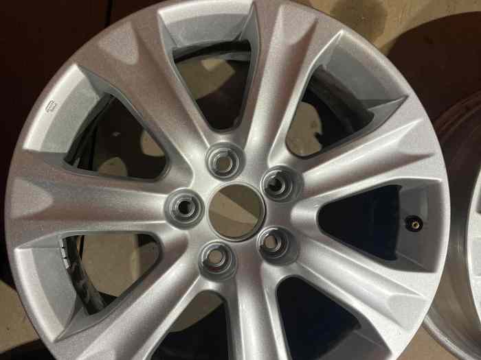 Jantes 18X8 pouces 5X120 comme neuves ...