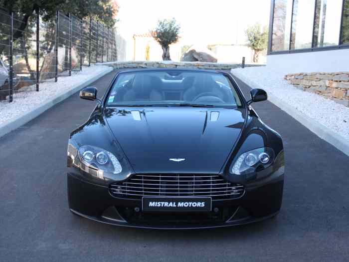 Aston Martin V8 Vantage Roadster 1