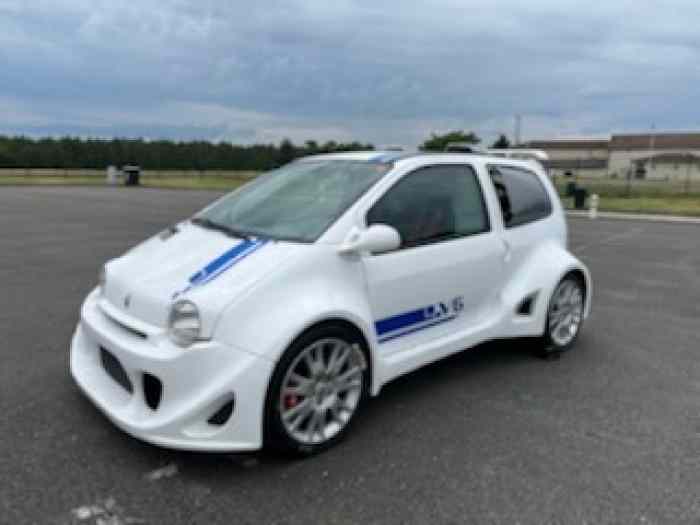 RENAULT TWINGO 1 série 2 V6 biturbo central, modèle unique 5