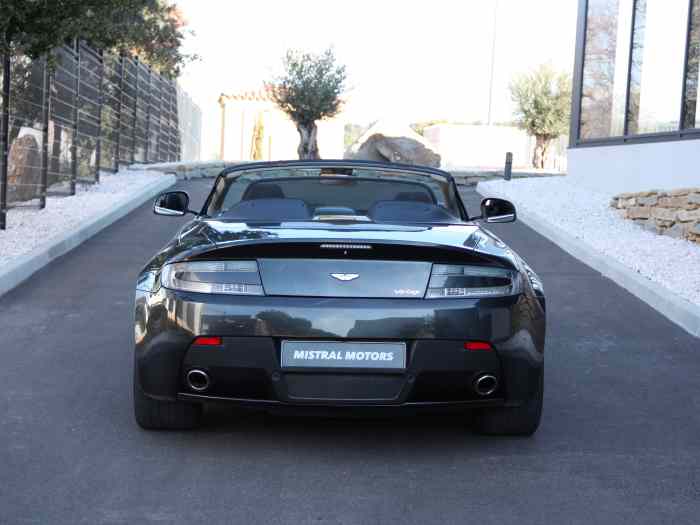 Aston Martin V8 Vantage Roadster 4