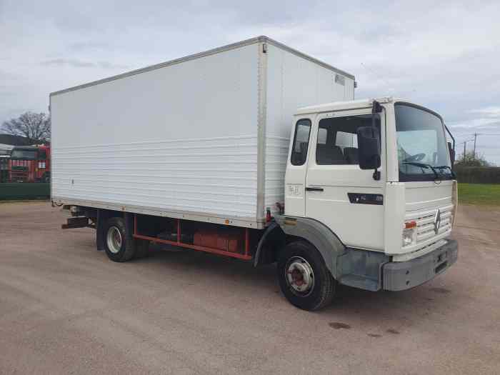 Camion atelier renault s140 avec haillon 0