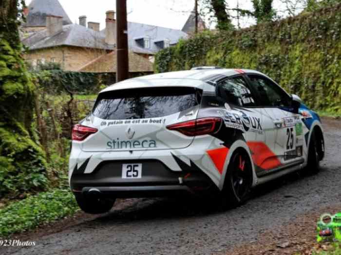 A vendre en fin de saison Clio Rally 5 Achetée Neuve état impeccable 2