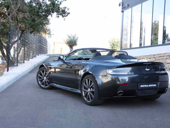 Aston Martin V8 Vantage Roadster 5