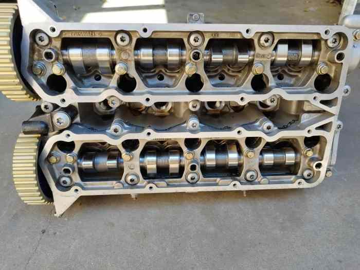 Clio Williams cylinder head with cams 1