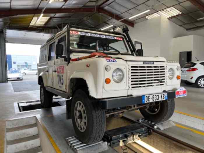 Land Rover Defender Paris Moscou Pekin...