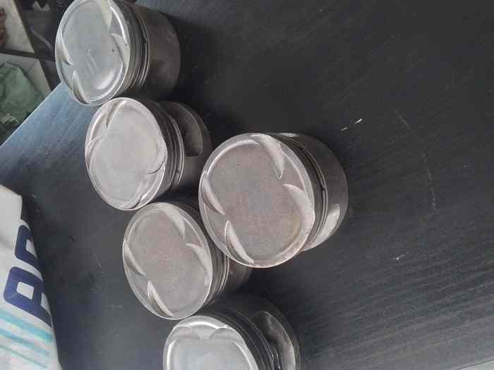 5 pistons BMW M3 E 30 2,3L S14 origine...