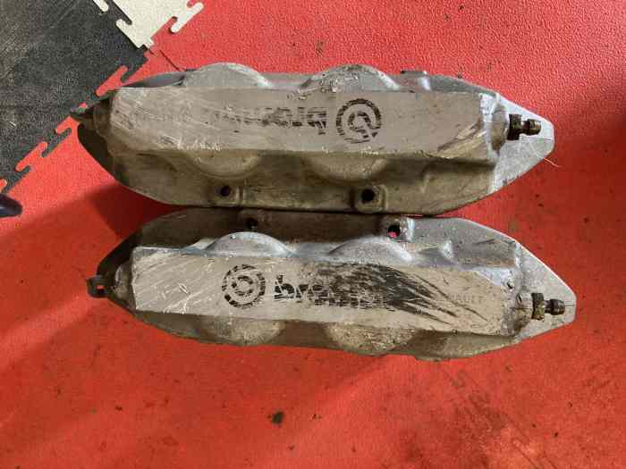 2x ETRIERS BREMBO DE CLIO R3 MAX AVANTS 2