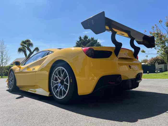 Ferrari 488 Challenge TVA 3900 km 1