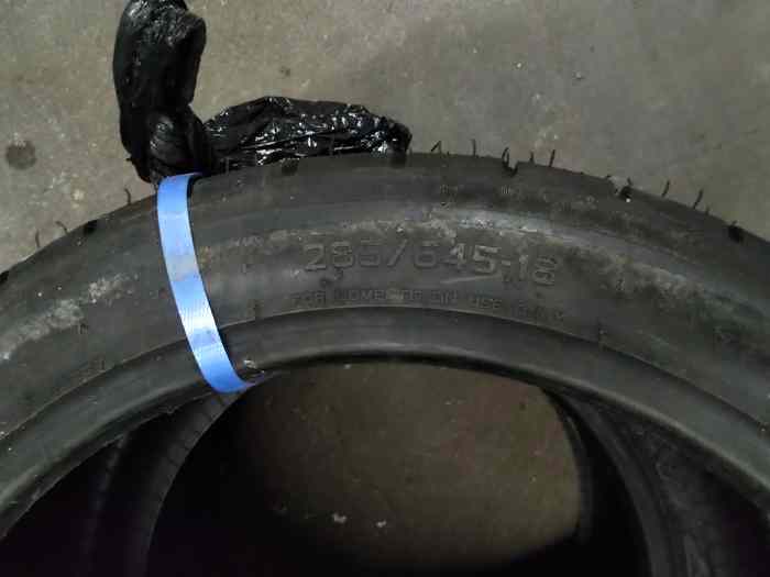 Pneus slicks pluie pirelli neufs 18p 1