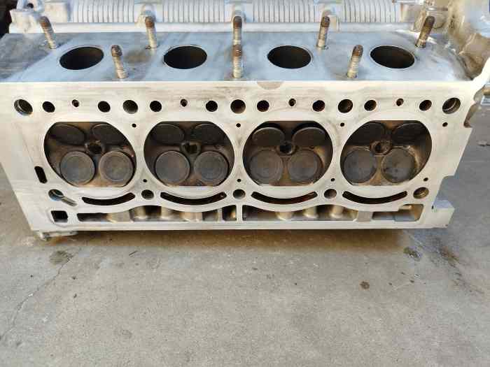 Clio Williams cylinder head with cams 2