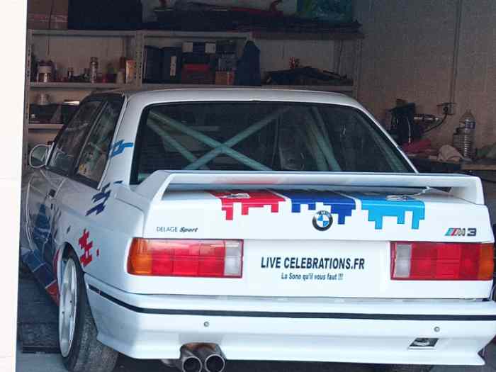 BMW M3 E30 replica avec passeport F200...