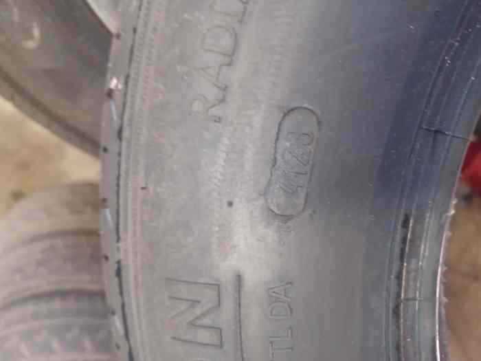 Pneus Avon CR6 ZZ 185/70R15 3