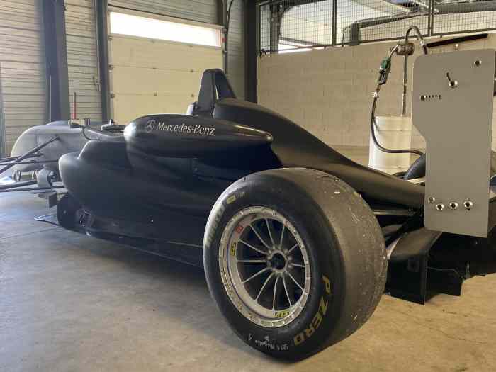 Vends F3 Dallara F308/11 Mercedes 1