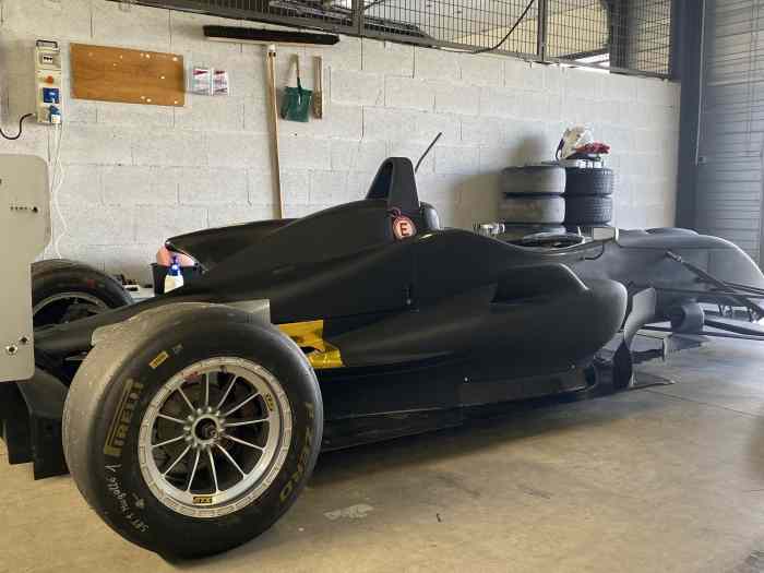 Vends F3 Dallara F308/11 Mercedes 2