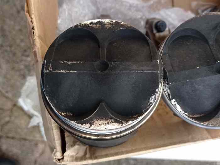 Vends 2 pistons Wossner saxo groupe A 1