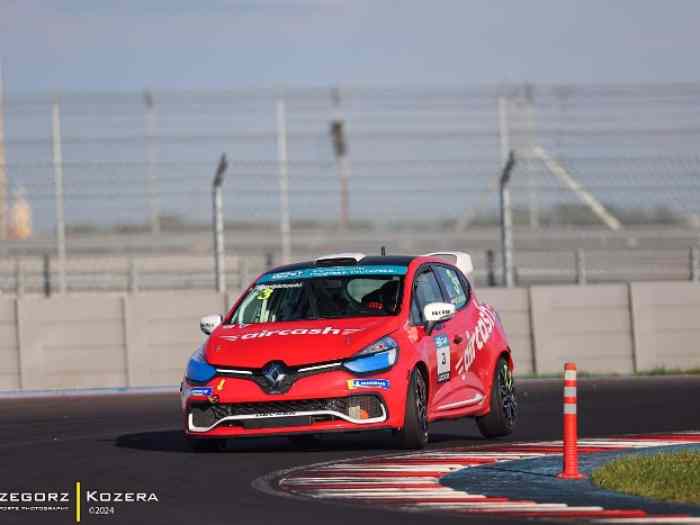 Renault Clio 4 RS Cup with Endurance kit 0