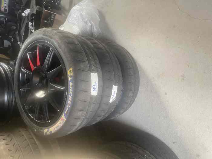 VEND PNEUS MICHELIN / MRF en 17 1