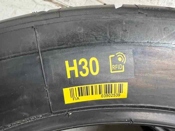 Pneus michelin H30 neufs 20/65-18 1