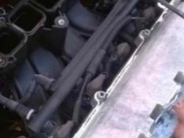 RECHERCHE rampe injecteur 106 S16/Saxo...