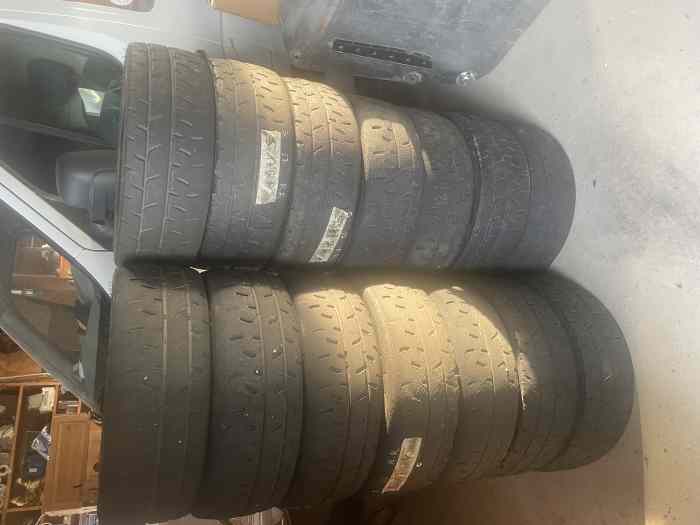 VEND PNEUS MICHELIN / MRF en 17