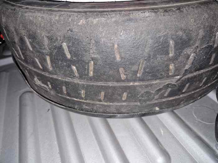 Lot 10 pneus pirelli 16p