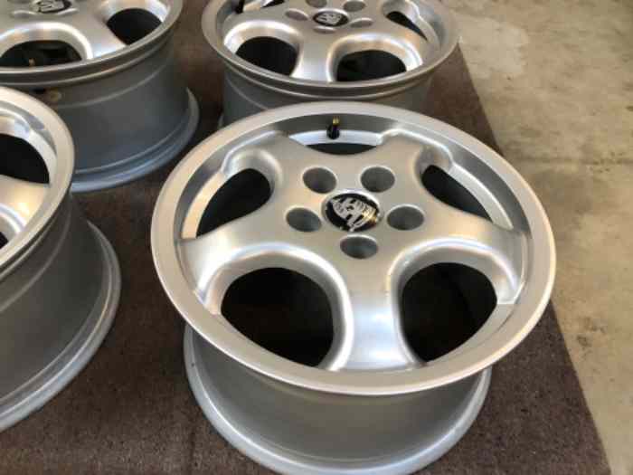 Av 4 jantes pour Porsche 964 ou 944 4