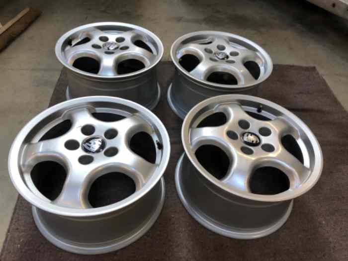 Av 4 jantes pour Porsche 964 ou 944