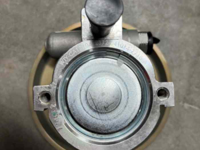 Pompe de direction assistée de Clio R3 neuve 1