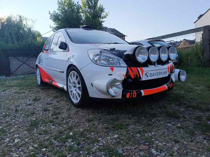 Clio 3 F2000 1