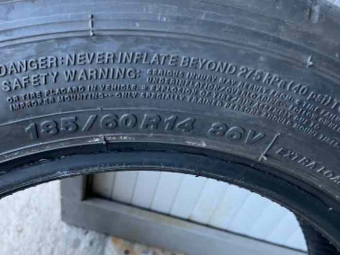 YOKOHAMA ADVAN A052 185/60 R14 1