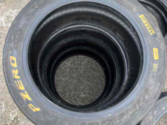 Lot de pneus racing Pirelli PZERO 16 pouces 2