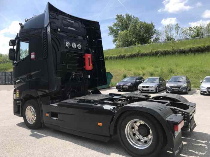 DEUX TRACTEURS ROUTIERS RENAULT T HIGH EURO 6 2