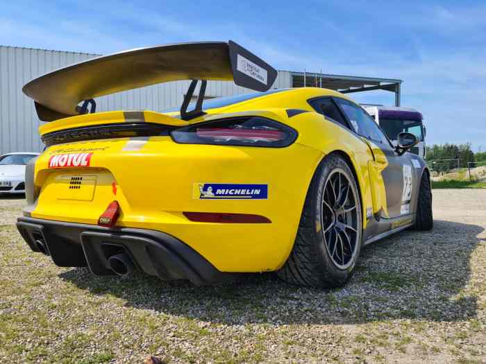 Porsche 718 GT4 clubsport 1