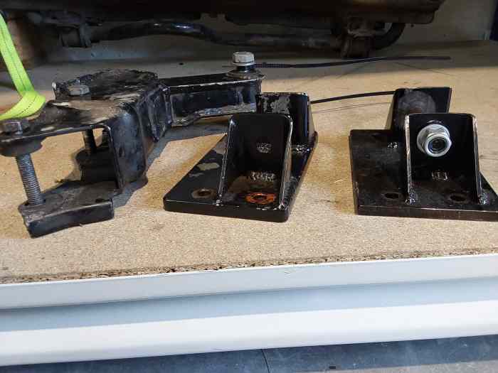 Lot support moteur mécano soudé Clio 2...