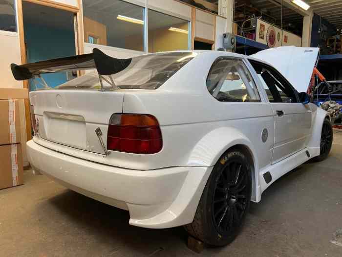 bmw compact f2000 caisse neuve moteur HS 1