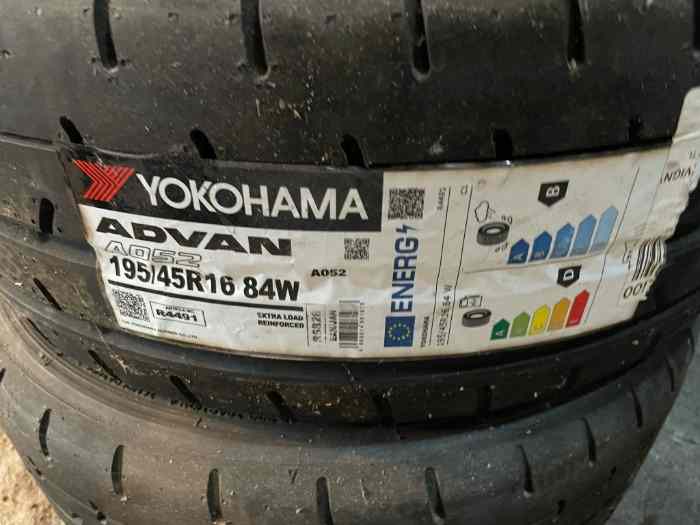 Yokohama A052 195/45R16