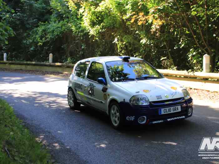 A vendre CLIO GROUPE A