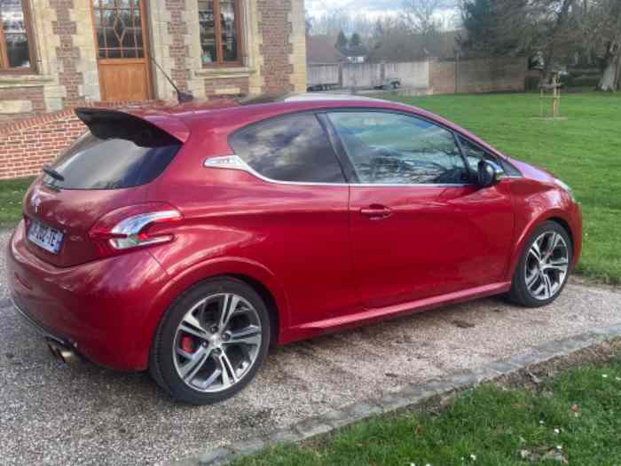 Peugeot 208 GTI 1