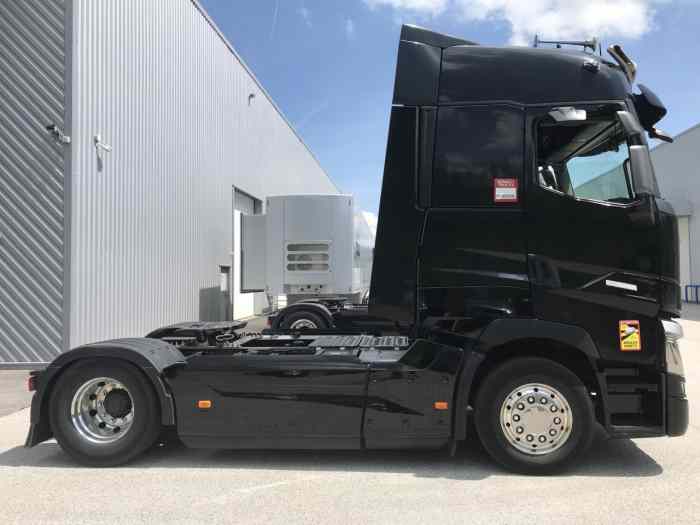 DEUX TRACTEURS ROUTIERS RENAULT T HIGH EURO 6 5