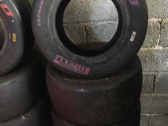 À vendre pneus slicks