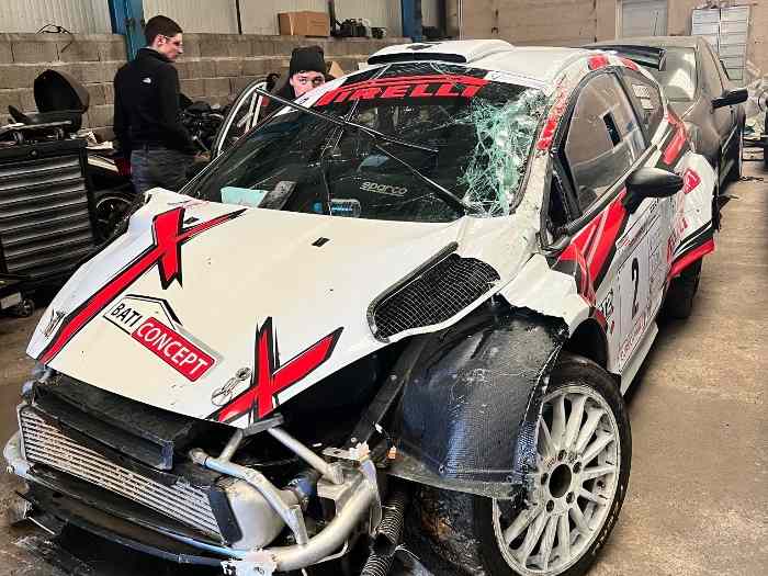 Vend Ford Fiesta rally2 evo accidenté n°64 1