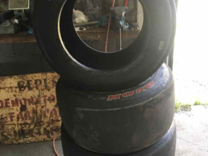 À vendre pneus slicks 1