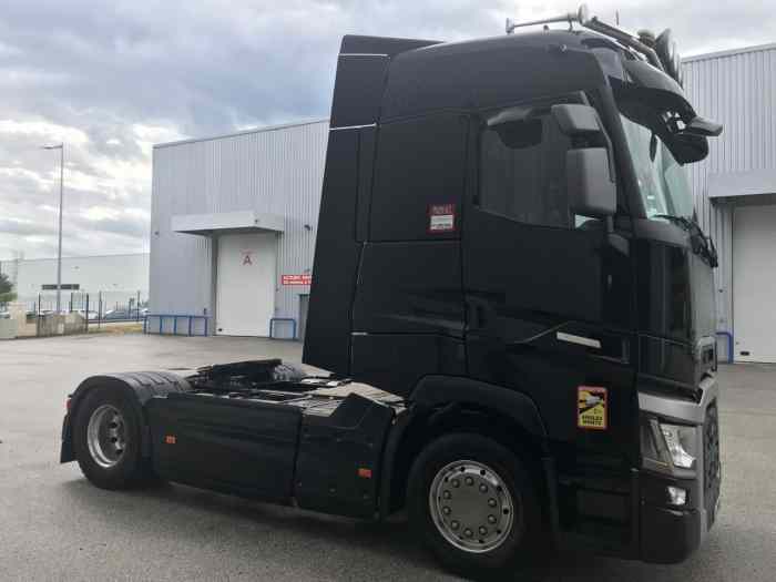 DEUX TRACTEURS ROUTIERS RENAULT T HIGH EURO 6 1