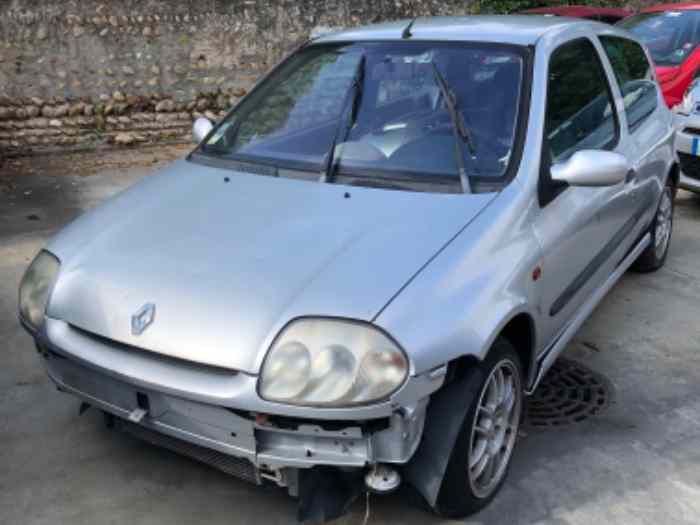 Clio 2 RS phase 1 0