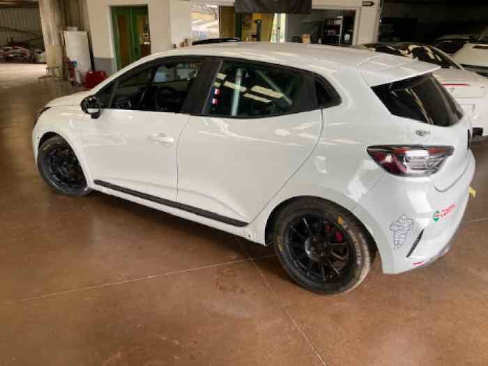 Vend Clio RC5 kit terre et asphalte 1