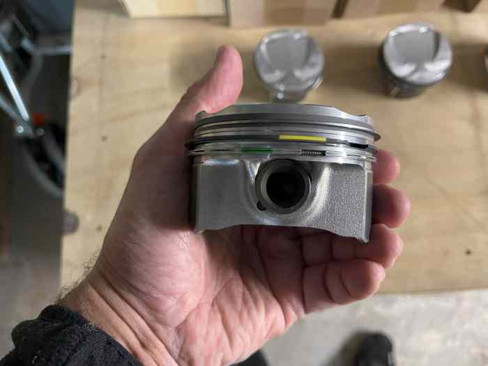 Jeu de pistons neufs équipés moteur Peugeot EP6FDTR 1.6 THP 308 GTI/RCZ 4