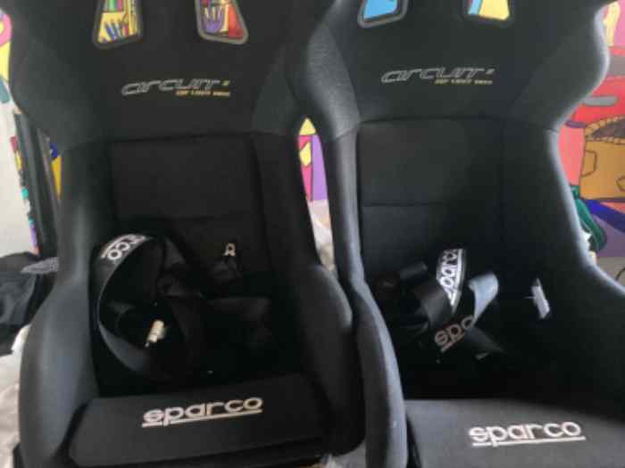 Sièges baquet + Harnais Sparco 1