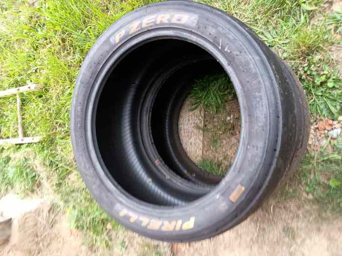 Pneus slick Pirelli 305 660 18