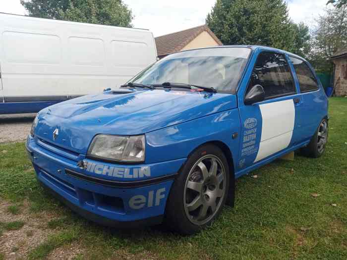 VEND CLIO F2000/14 ÉCHANGE/REPRISE