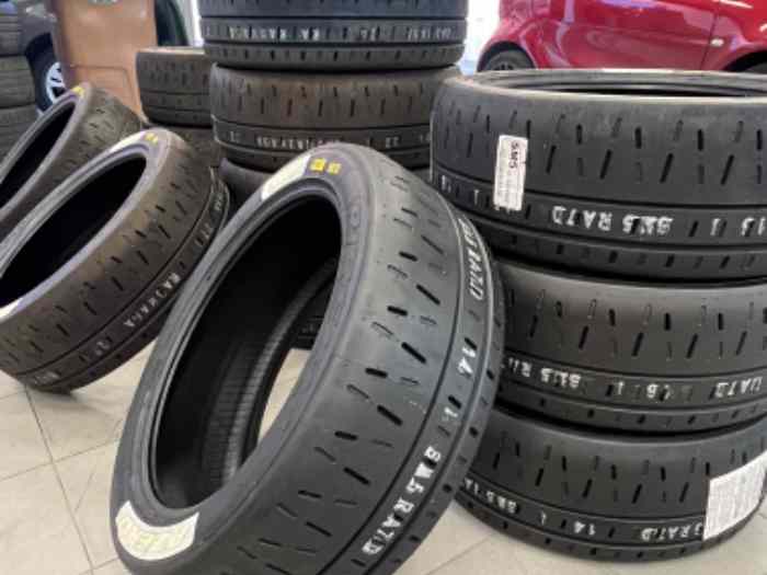 Pneus PIRELLI 18p neuf 1